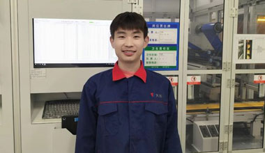 单宝鑫：对峙不休创新，，，，，，争做新宝GG工匠